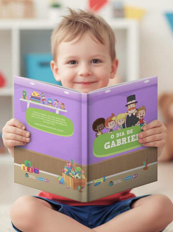 Imagem de um pequeno brincando de imaginação em uma história personalizada