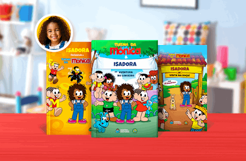 Foto de uma criança com sua coleção Best Sellers da Turma da Mônica da Editora Dentro da História