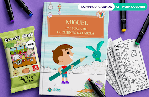 Crianças brincando com seus livros personalizados de Colorindo a Páscoa