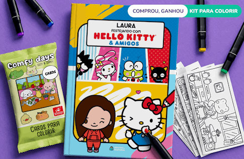 Crianças brincando com seus livros personalizados de Festejando com a Hello Kitty e Amigos