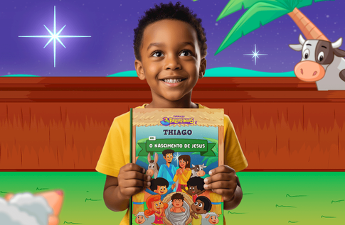 Foto de uma criança com sua coleção Brincando com Fé e Generosidade! da Editora Dentro da História